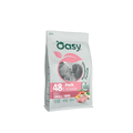 Alimento seco monoproteico para perros adultos talla pequeña Oasy One Animal Protein cerdo 2.5 KG fondo blanco